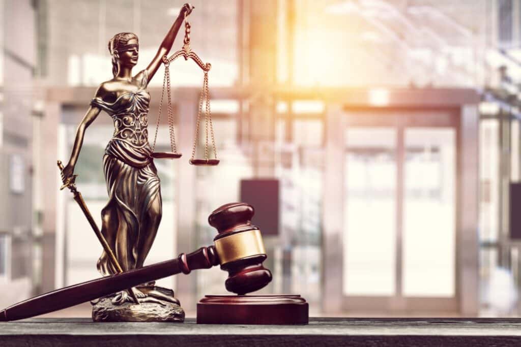 Lady justice with a judge's gavel, representing how one can benefit from calling a Portland criminal defense attorney.