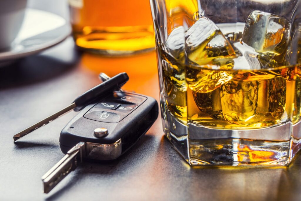 Picture of an alcoholic drink and a set of car keys next to it, representing how one can benefit from calling a Maine DIU lawyer.